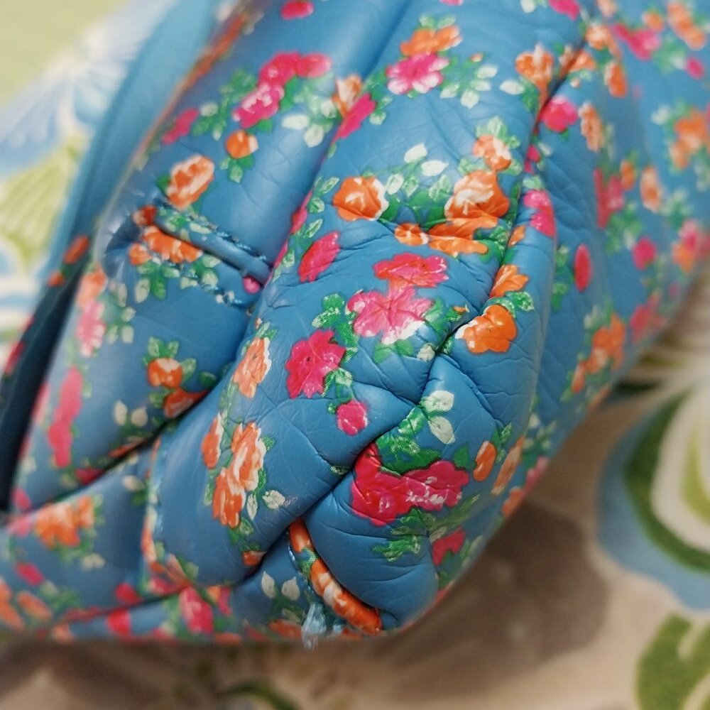 3359 Small Bueno Crossbody in Teal Blue Print. - Picture 9 of 10
